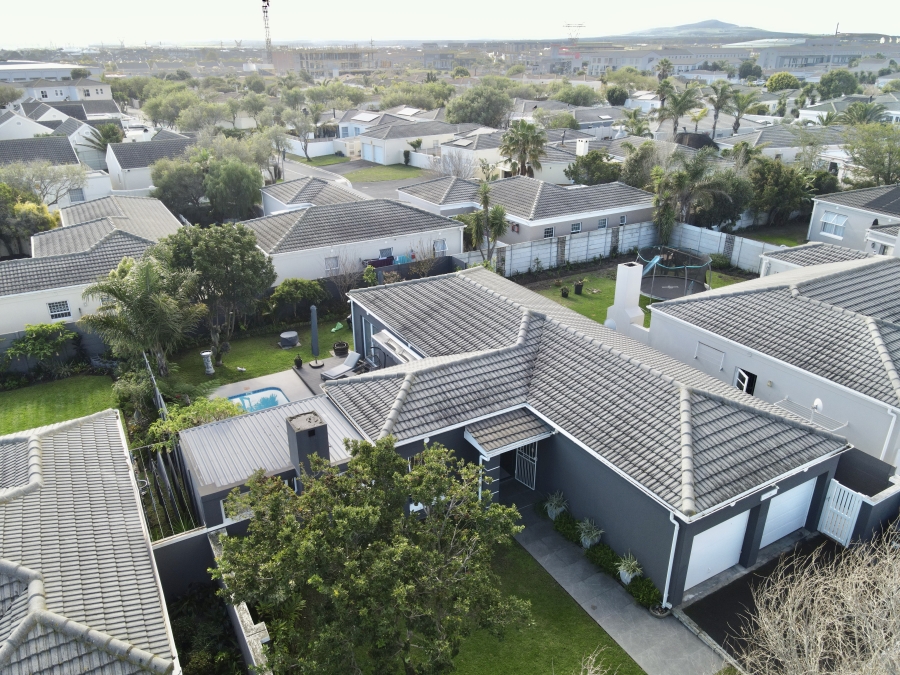 3 Bedroom Property for Sale in Sunningdale Western Cape